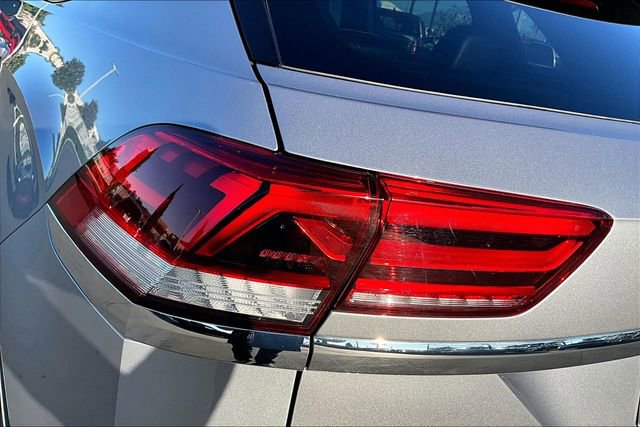 Used 2022 Volkswagen Atlas Cross Sport SEL R-Line image 23