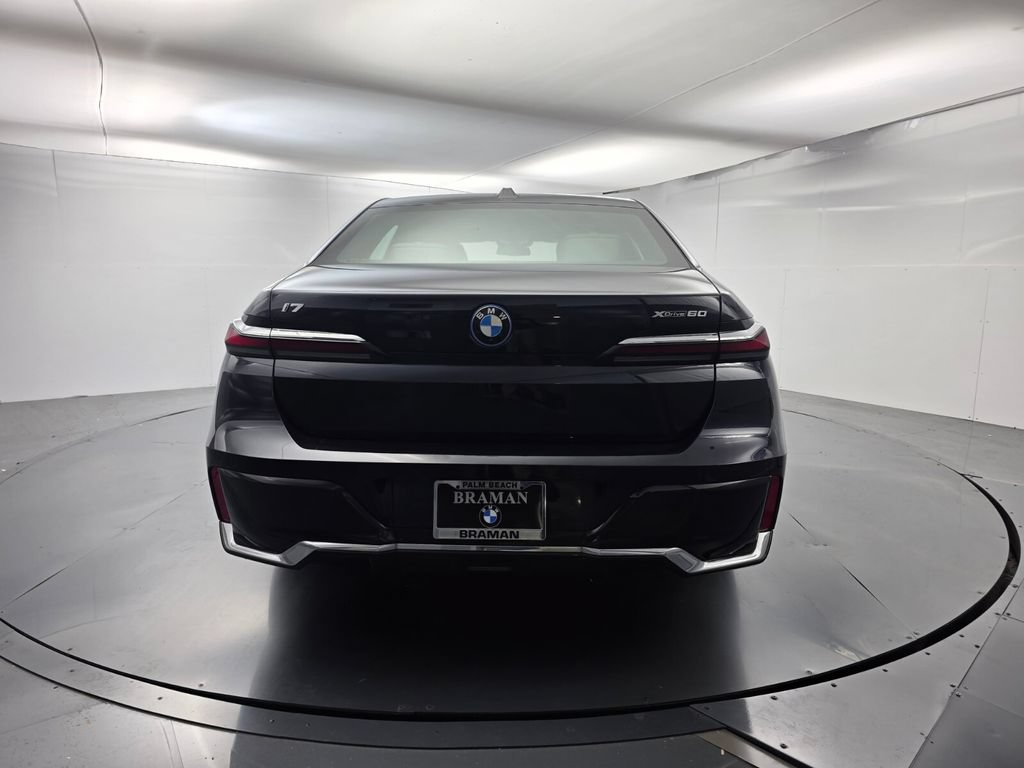 Used 2023 BMW i7 xDrive60 w/ Parking Assistance Package AWD/4WD image 5