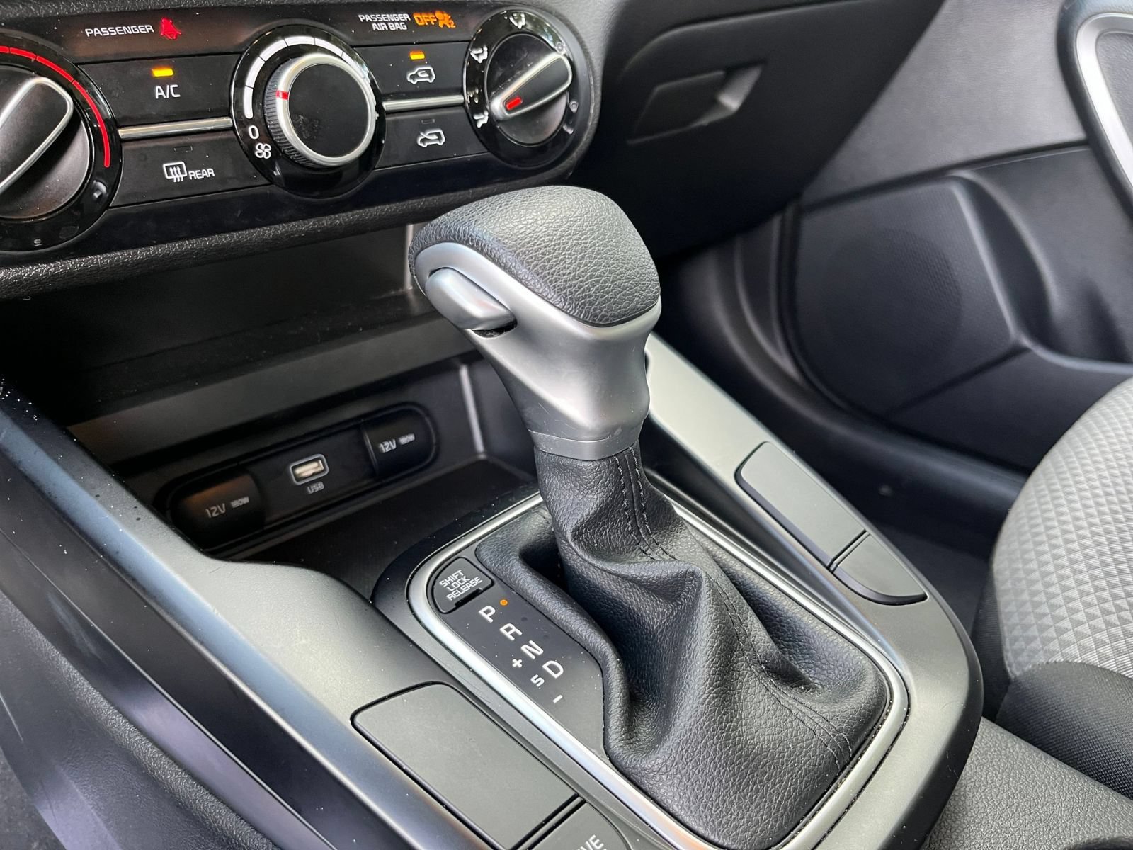 Used 2025 Kia Soul LX w/ LX Technology Package FWD image 39