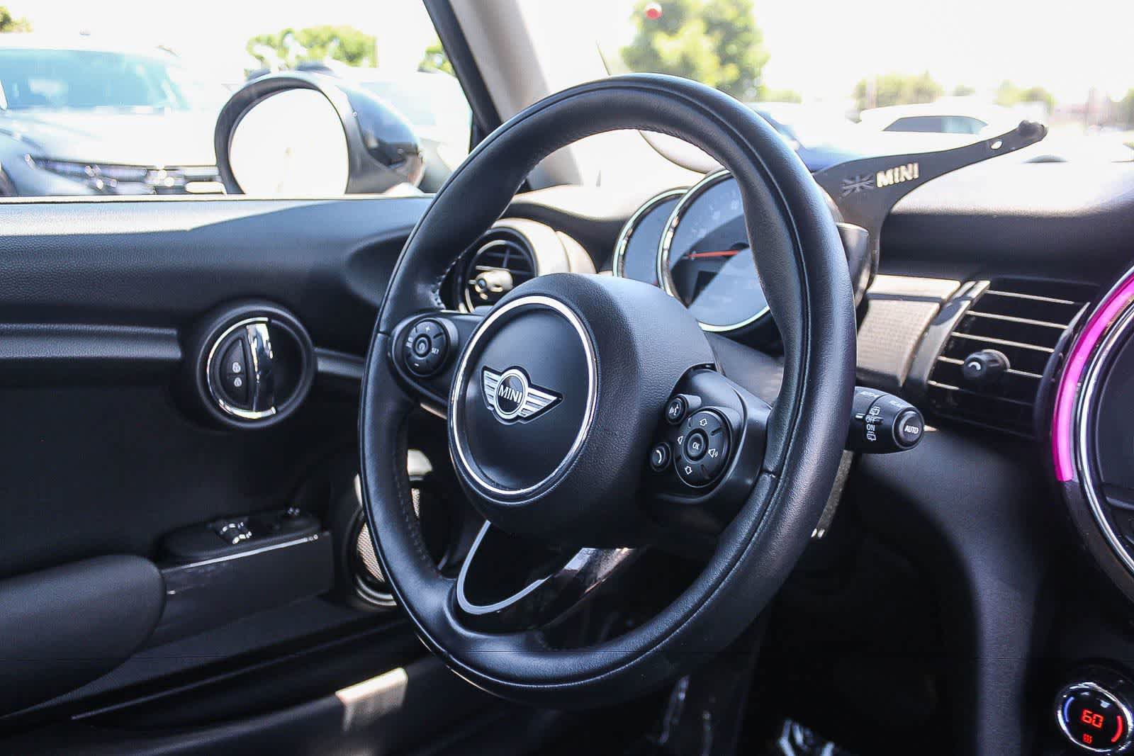 Used 2017 MINI Cooper 2-Door Hardtop FWD image 17