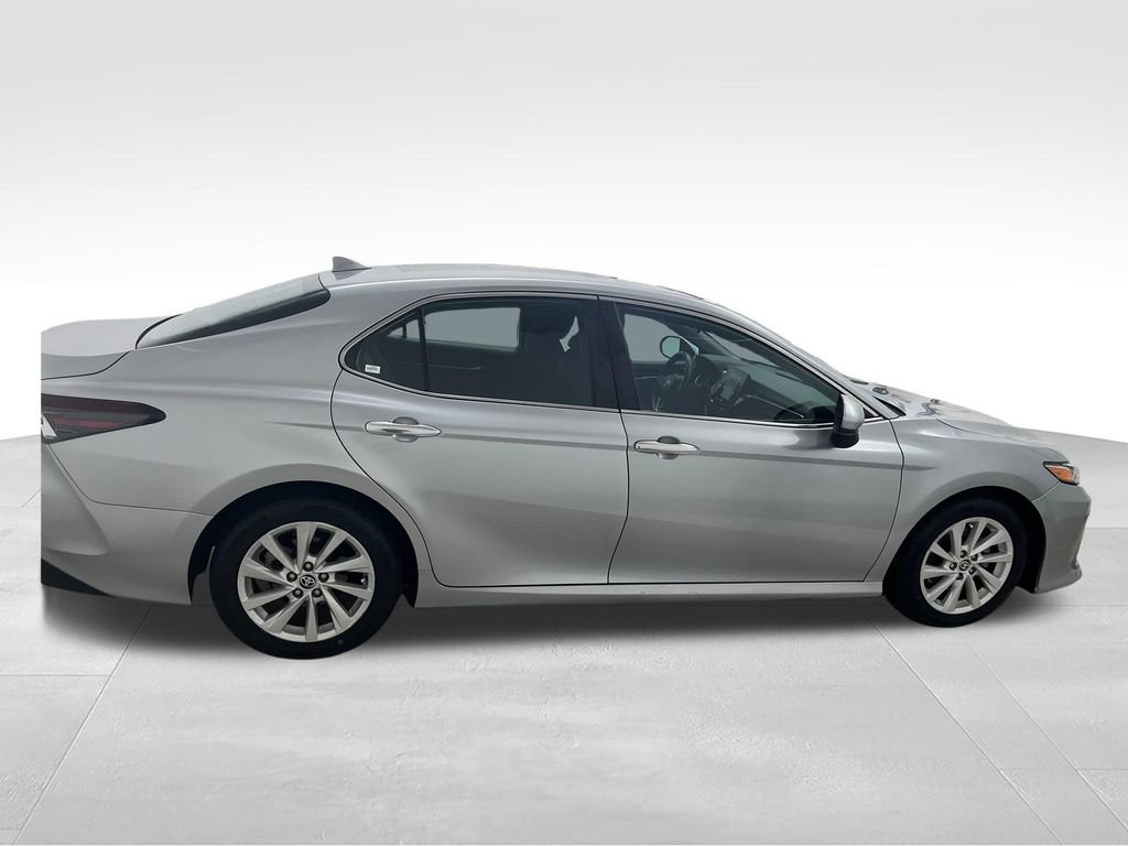 Used 2022 Toyota Camry LE FWD image 6