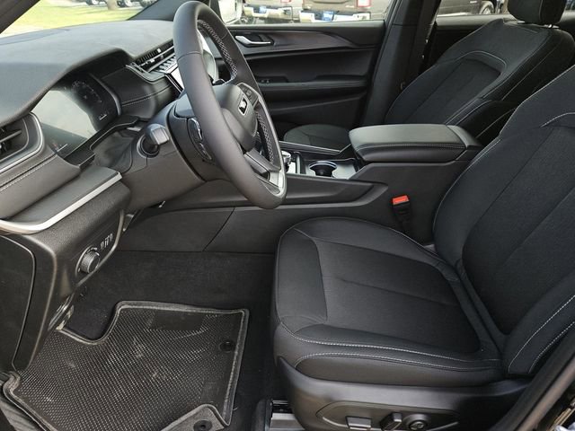 New 2025 Jeep Grand Cherokee L Laredo image 22