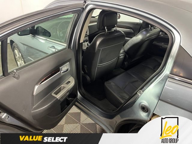 Used 2010 Chrysler Sebring Touring w/ Hands-Free Convenience Group FWD image 10