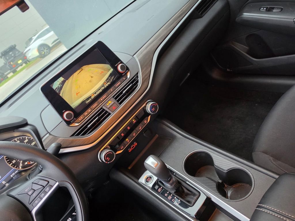 Used 2025 Nissan Altima 2.5 SV image 10