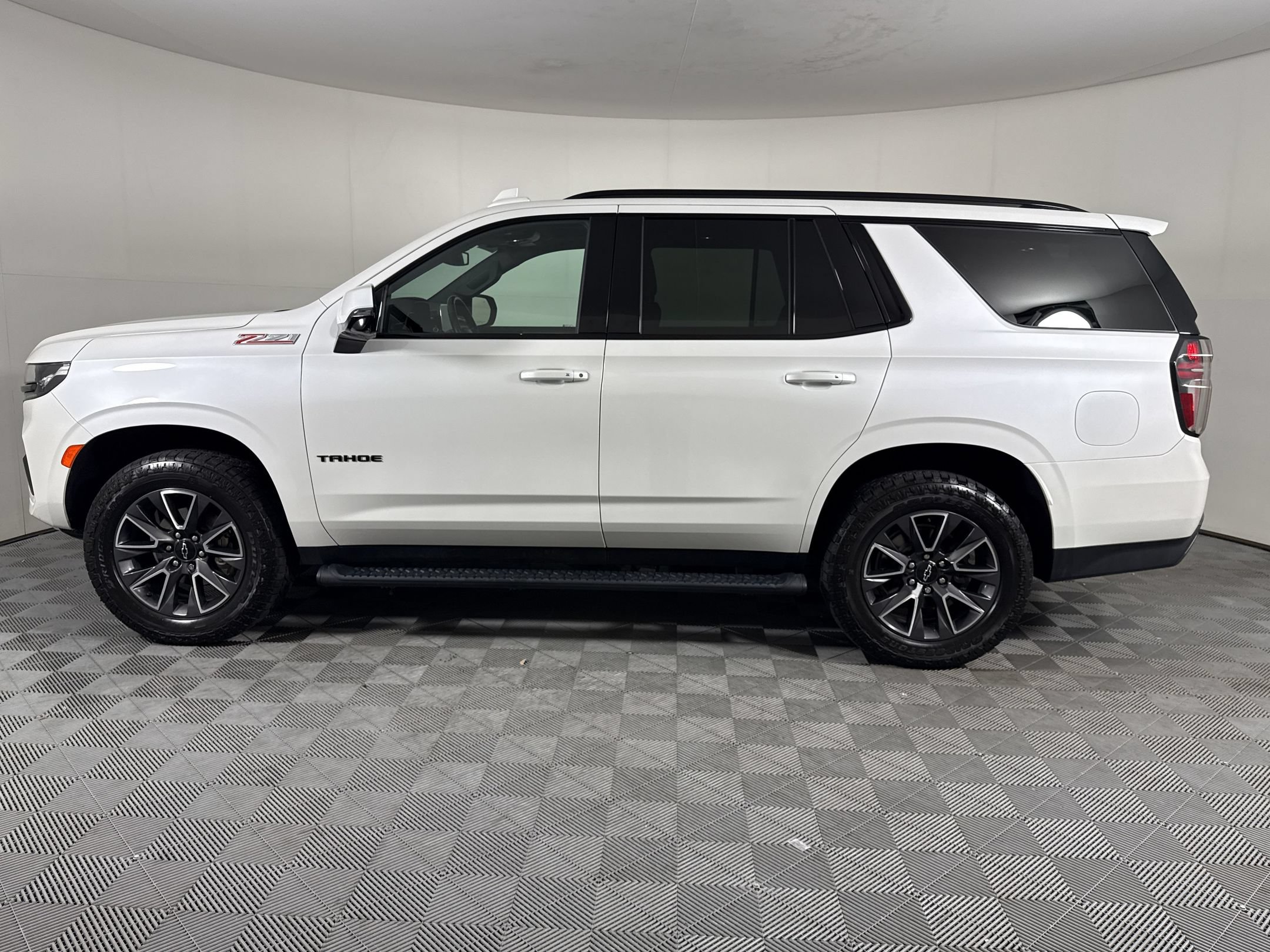 Used 2022 Chevrolet Tahoe Z71 w/ Z71 Off-Road Package AWD/4WD image 2
