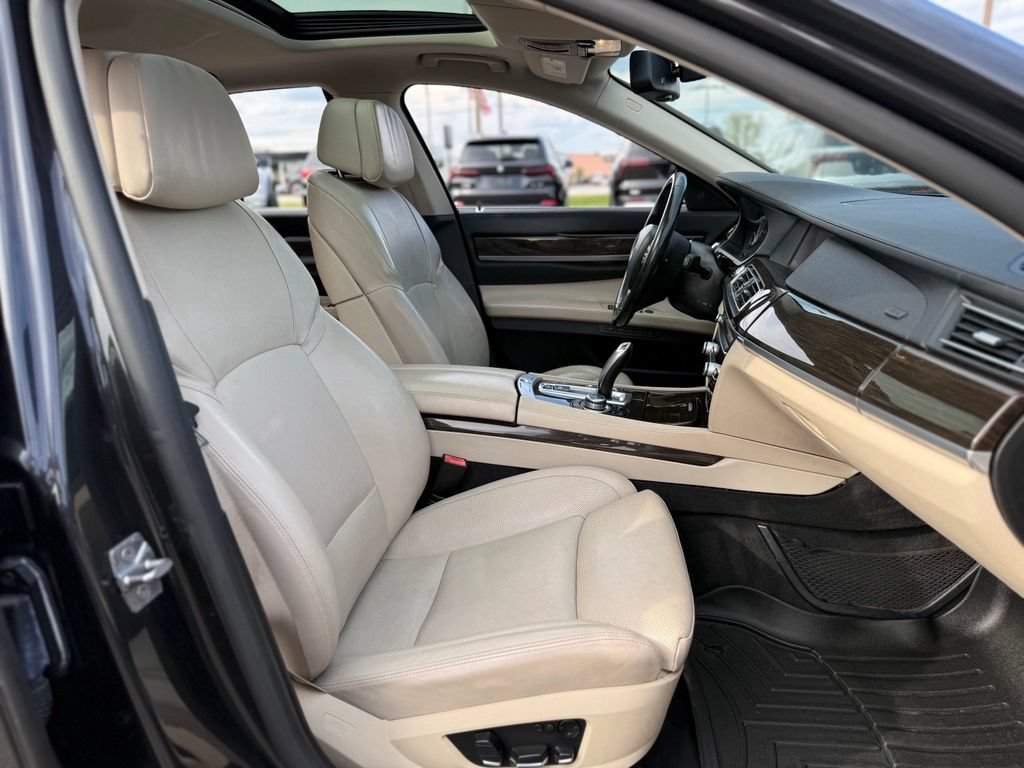 Used 2012 BMW 750i xDrive AWD/4WD image 16