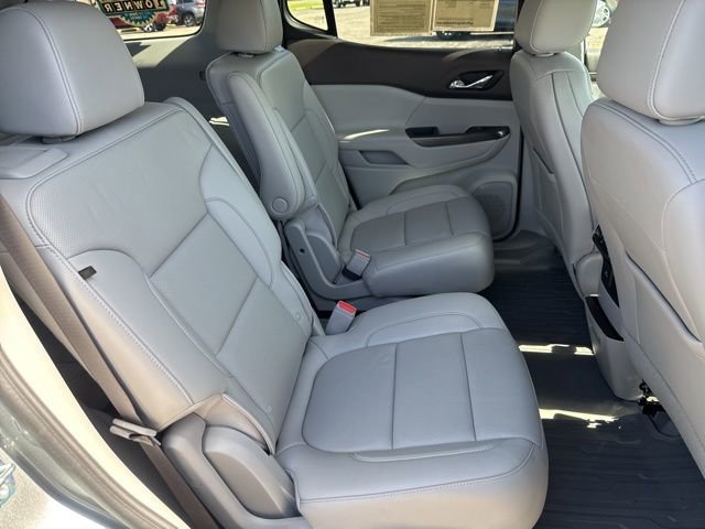 Used 2023 GMC Acadia SLT w/ Technology Package FWD image 11