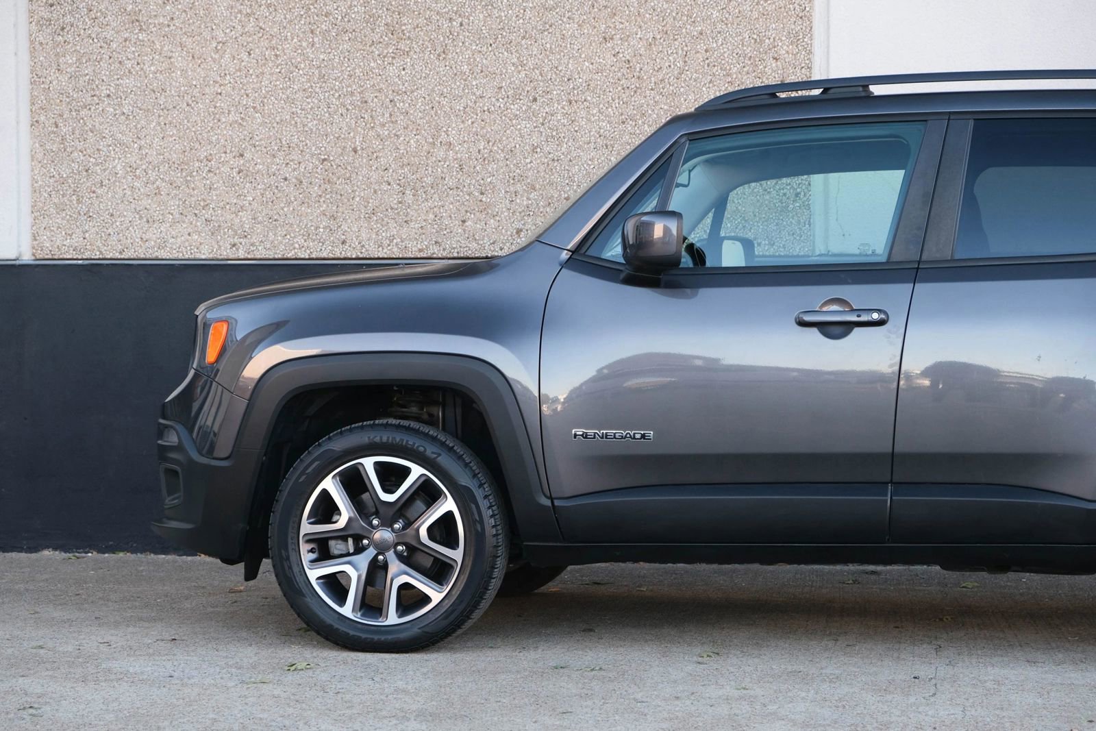 Used 2017 Jeep Renegade Latitude image 7