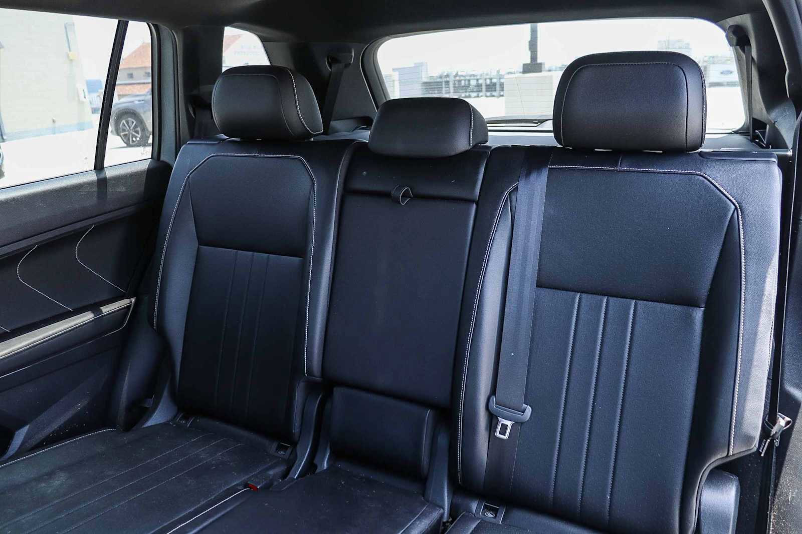 Certified 2022 Volkswagen Tiguan SE R-Line FWD image 17
