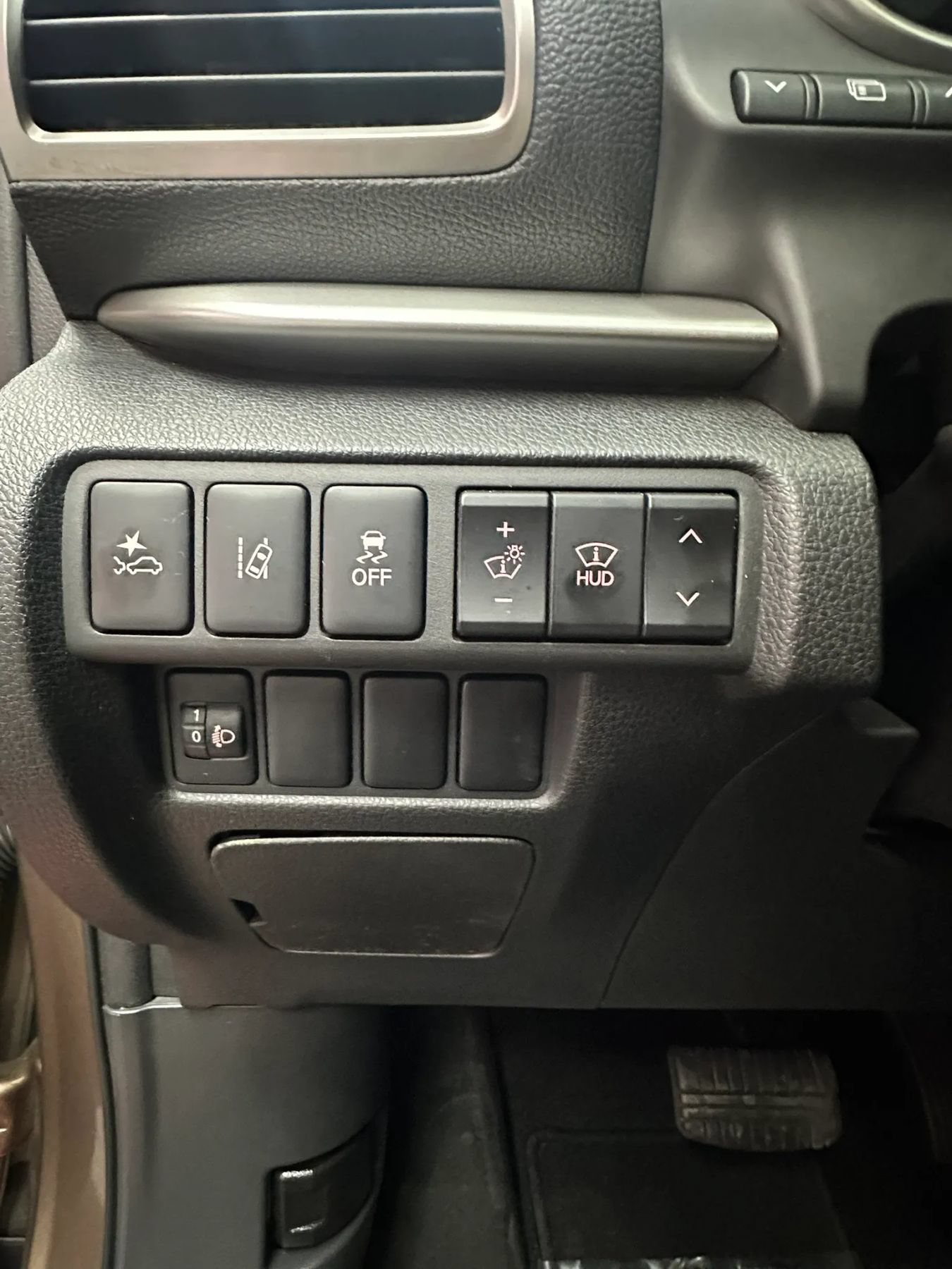 Used 2018 Mitsubishi Eclipse Cross SEL AWD/4WD image 13