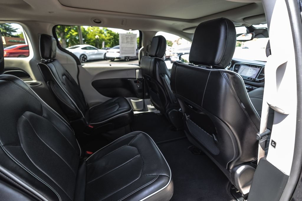 Used 2024 Chrysler Pacifica Limited FWD image 29