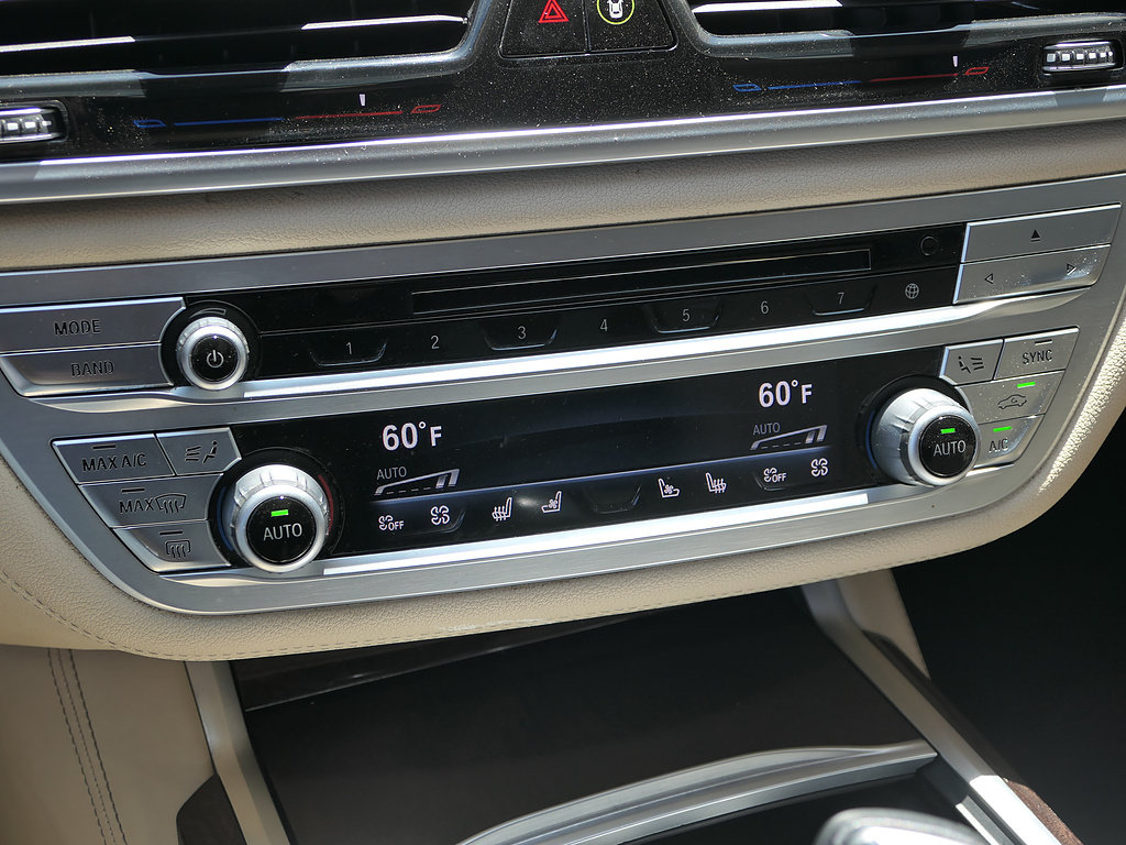Used 2020 BMW 740i w/ Premium Package RWD image 22