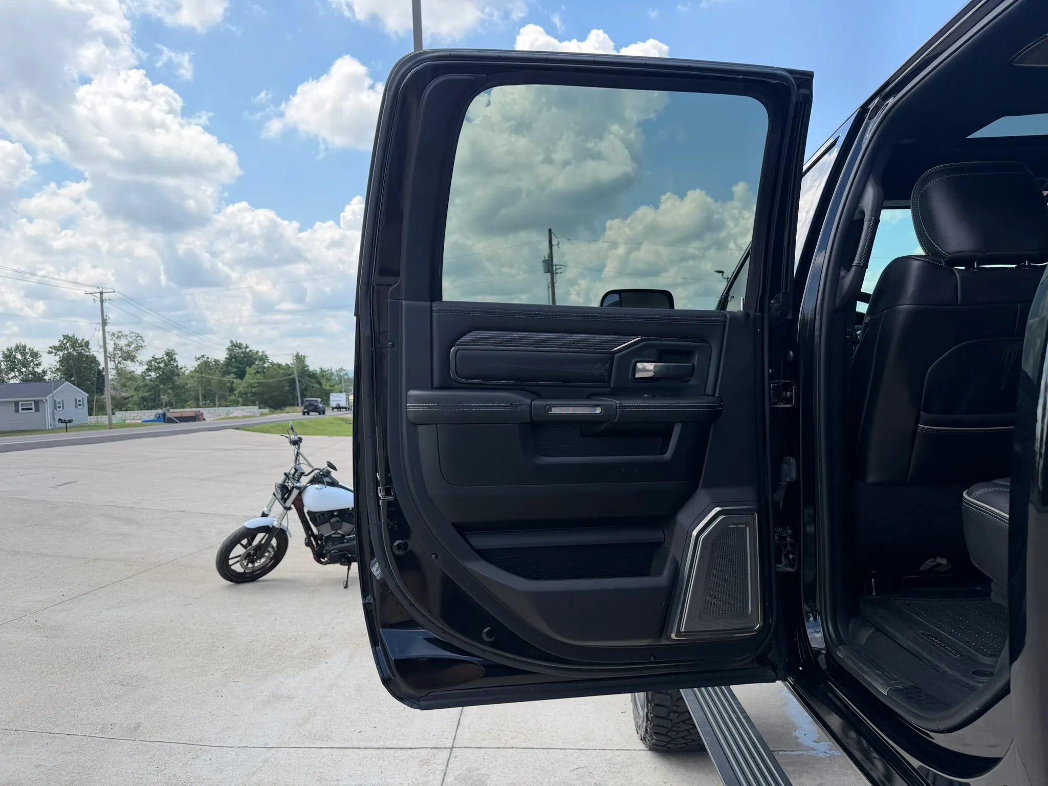 Used 2020 RAM 2500 Limited AWD/4WD image 38