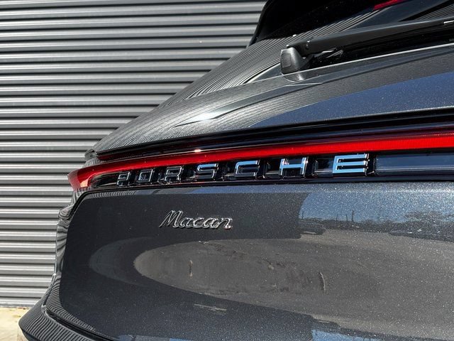 Certified 2026 Porsche Macan AWD/4WD image 27