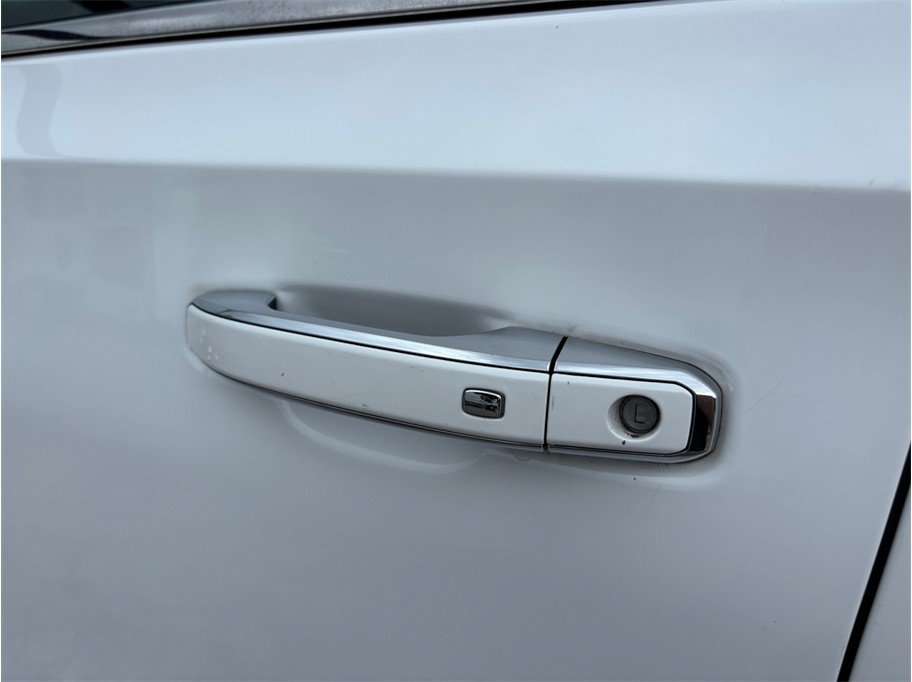 Used 2021 Chevrolet Suburban Premier RWD image 19