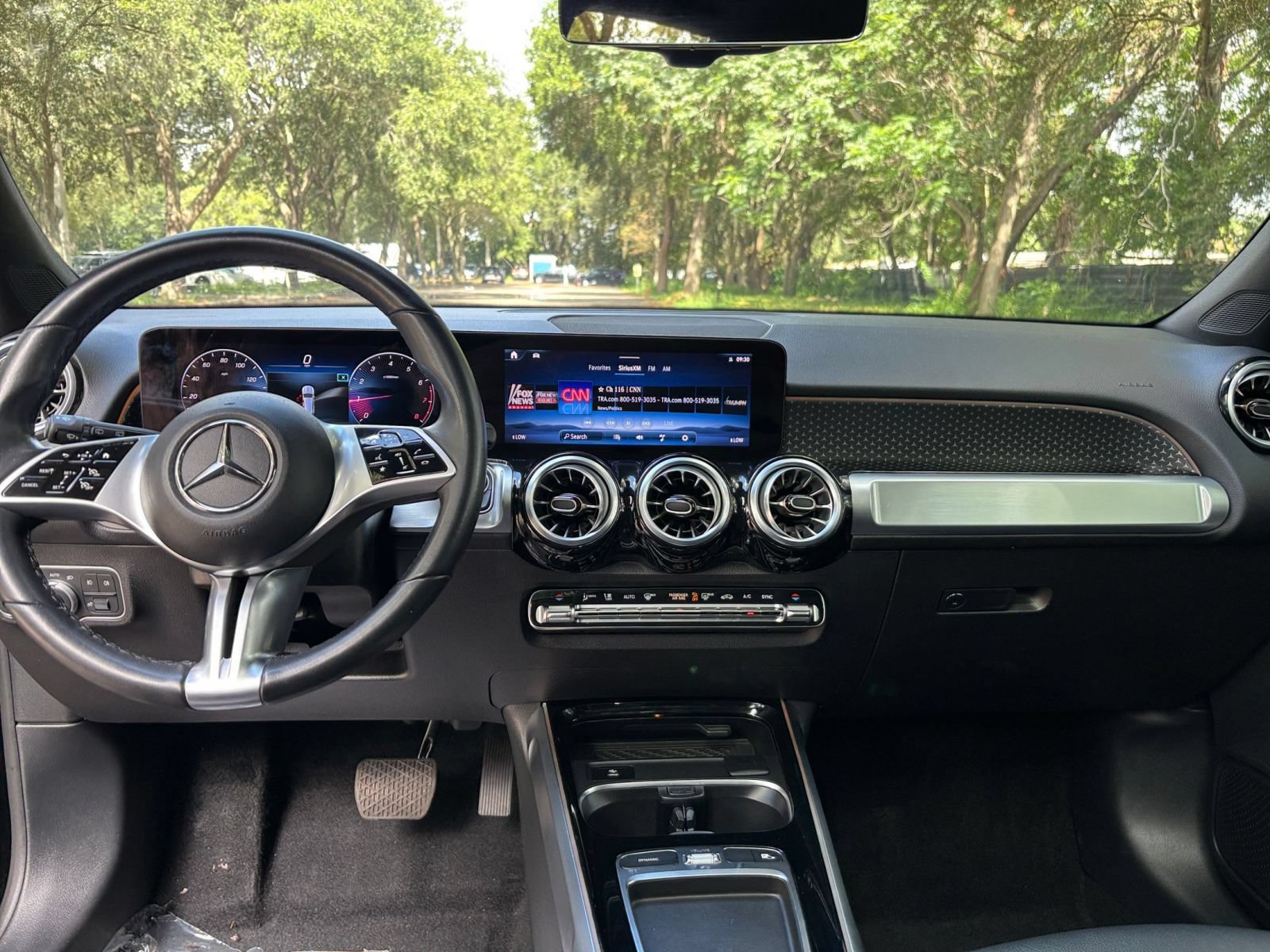 Used 2025 Mercedes-Benz GLB 250 4MATIC image 35