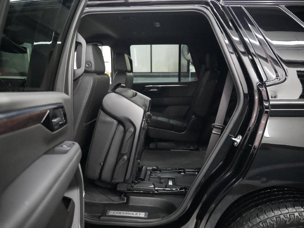 Used 2025 Chevrolet Tahoe Z71 w/ Comfort Package AWD/4WD image 31