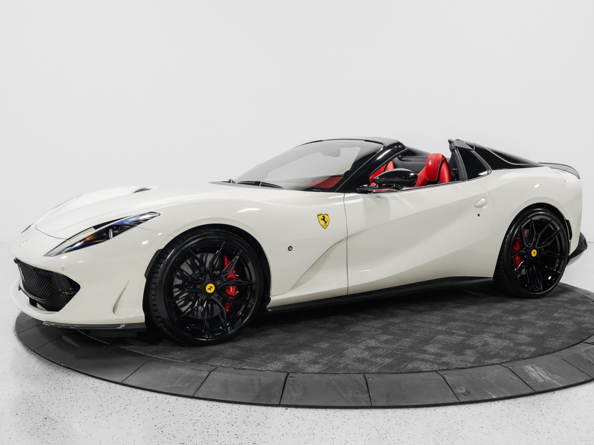 Used 2023 Ferrari 812 GTS RWD image 3