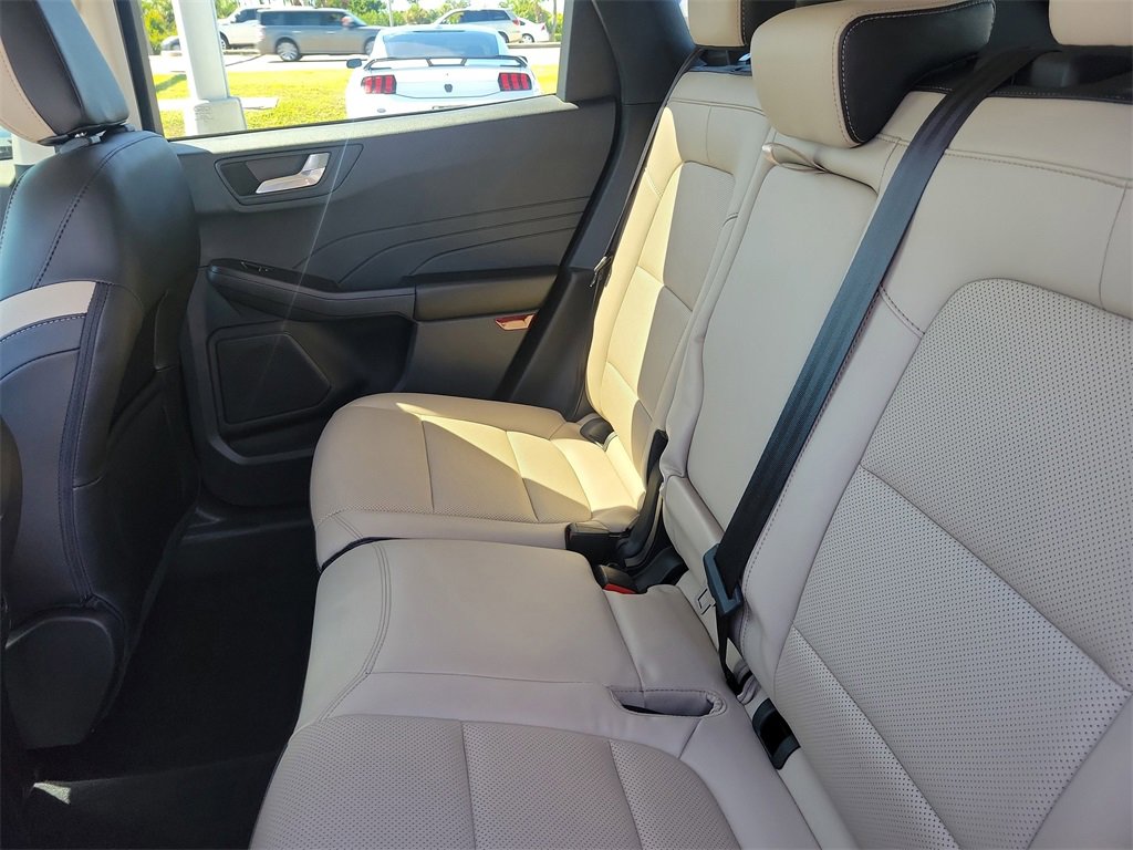 Used 2022 Ford Escape Titanium image 12