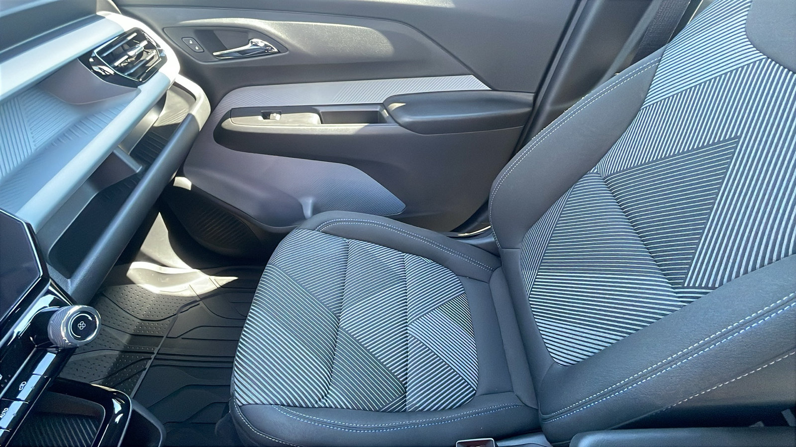 New 2027 Chevrolet Bolt LT w/ Comfort Package FWD image 19