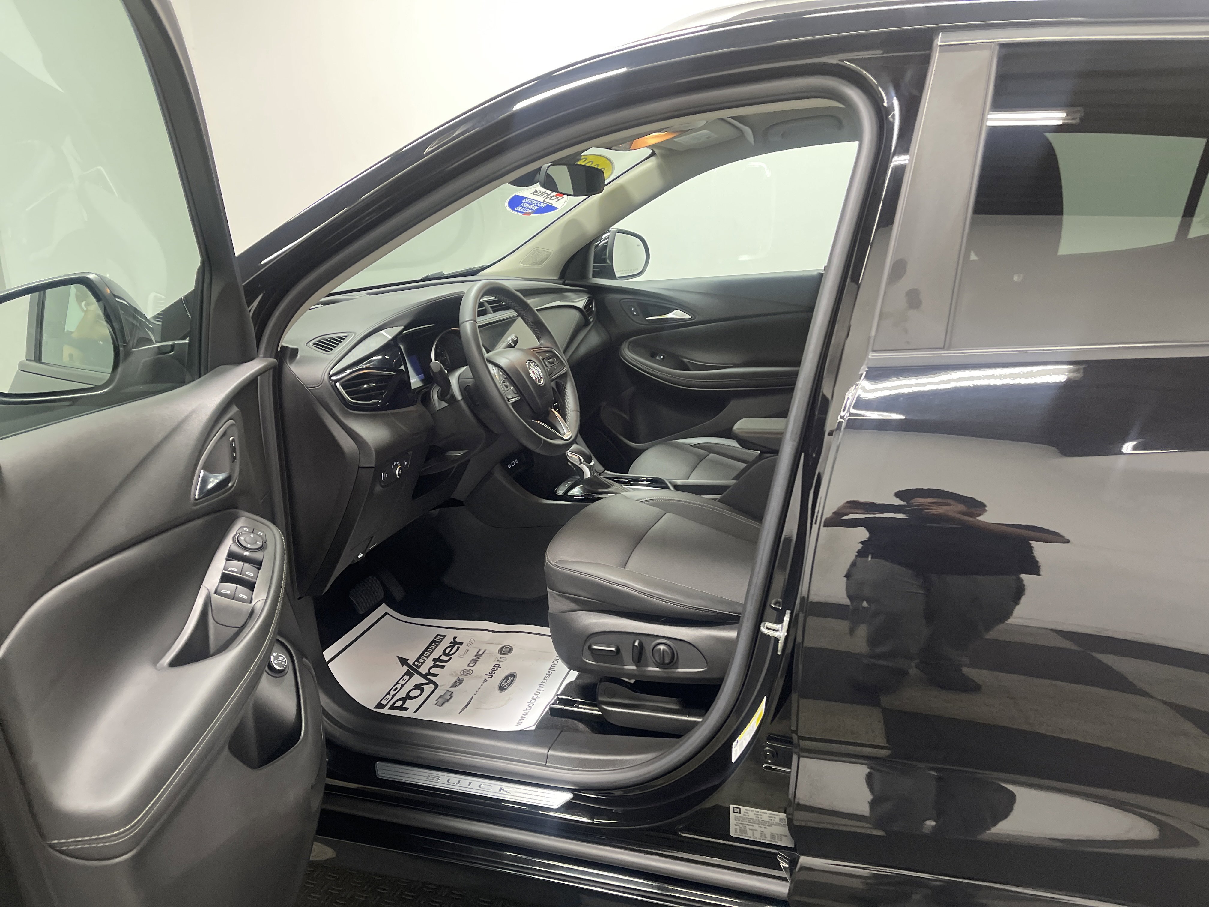 Used 2023 Buick Encore GX Select w/ Sport Touring Package image 9