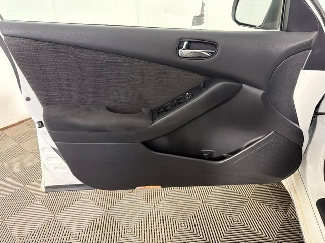Used 2011 Nissan Altima 2.5 S FWD image 13
