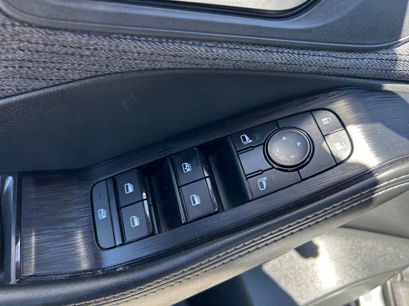 Used 2021 Nissan Rogue SV AWD/4WD image 13
