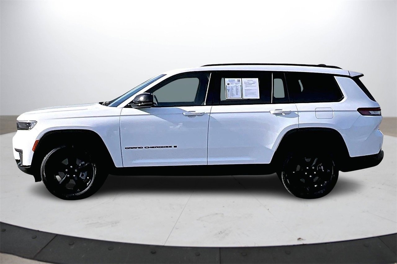 Certified 2022 Jeep Grand Cherokee L Laredo image 5