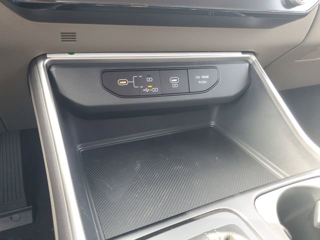 New 2026 Kia Carnival FWD image 24