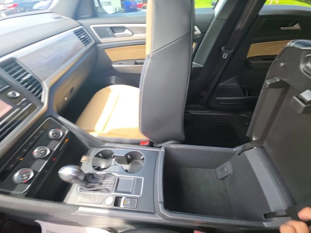 Used 2022 Volkswagen Atlas Cross Sport SE FWD image 24