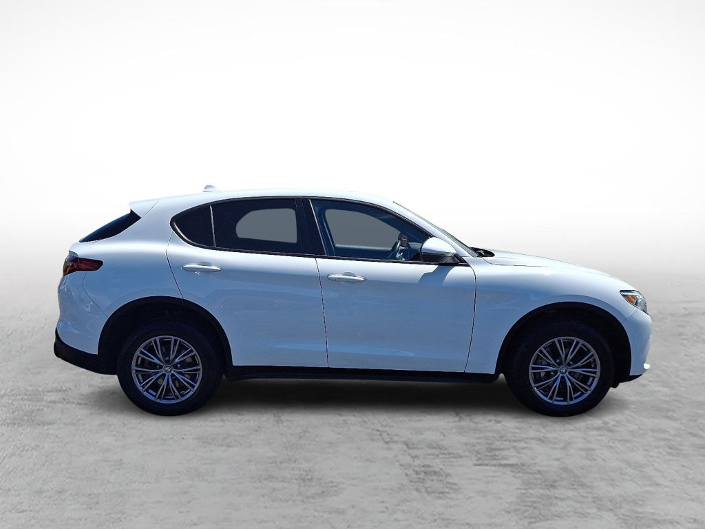 Used 2023 Alfa Romeo Stelvio Sprint image 6