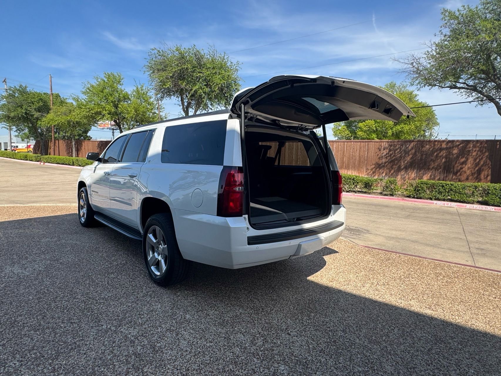 Used 2018 Chevrolet Suburban LT image 14