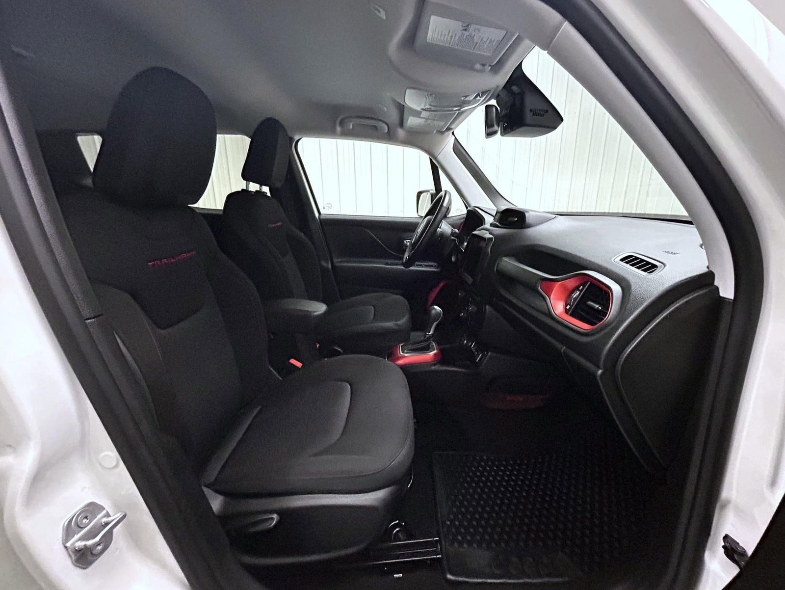 Used 2022 Jeep Renegade Trailhawk image 15