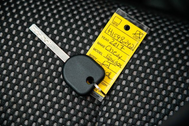 Used 2017 Chevrolet Equinox LT w/ Convenience Package image 29