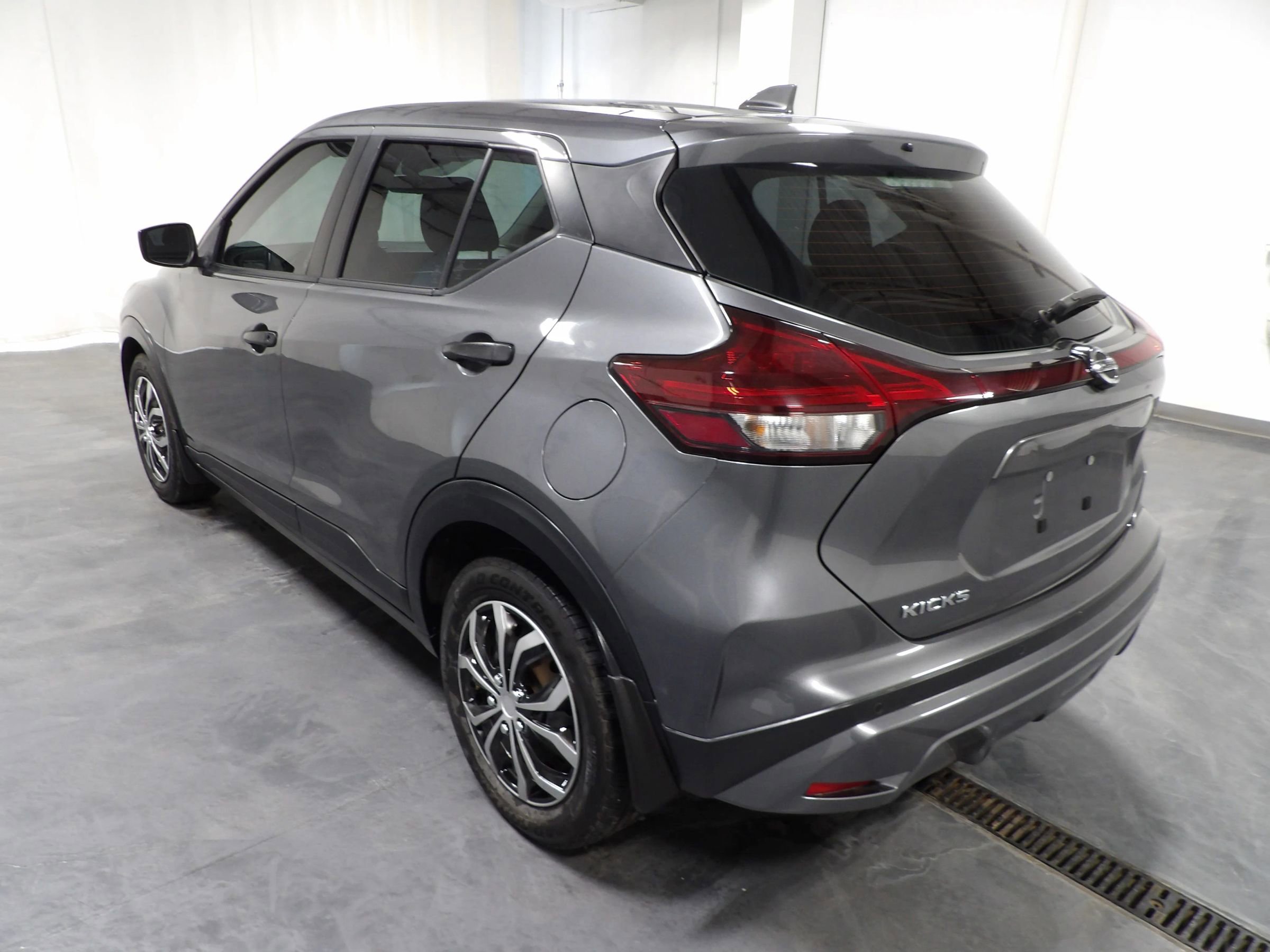 Used 2021 Nissan Kicks S image 7
