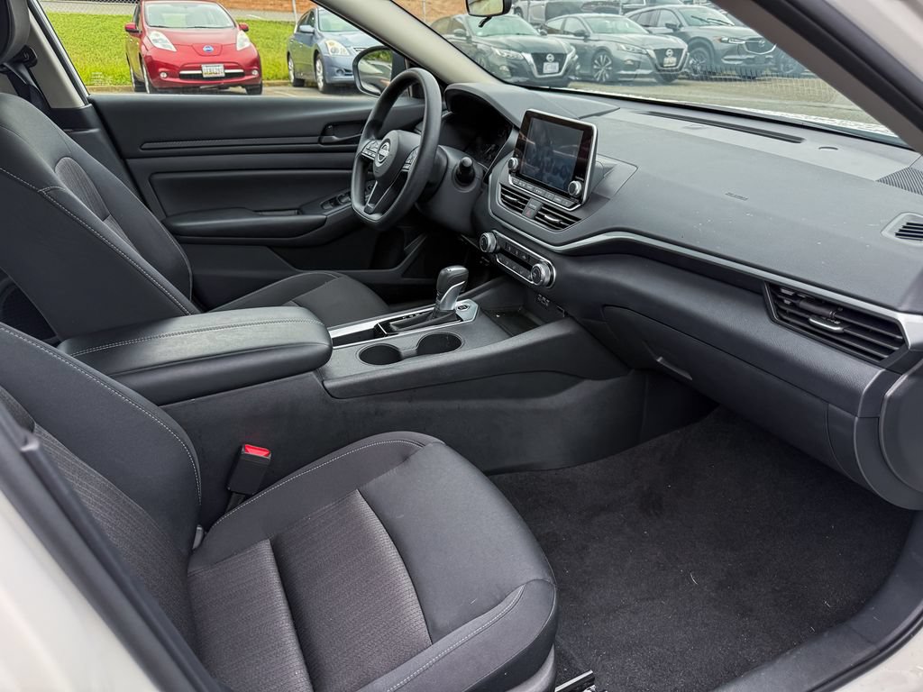 Certified 2025 Nissan Altima 2.5 S FWD image 9