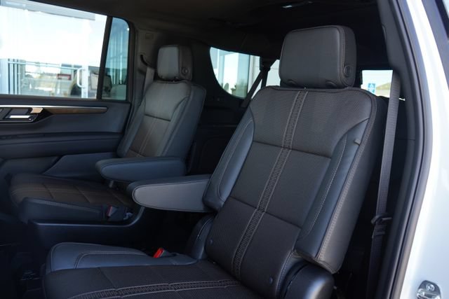 New 2026 Chevrolet Suburban High Country AWD/4WD image 28