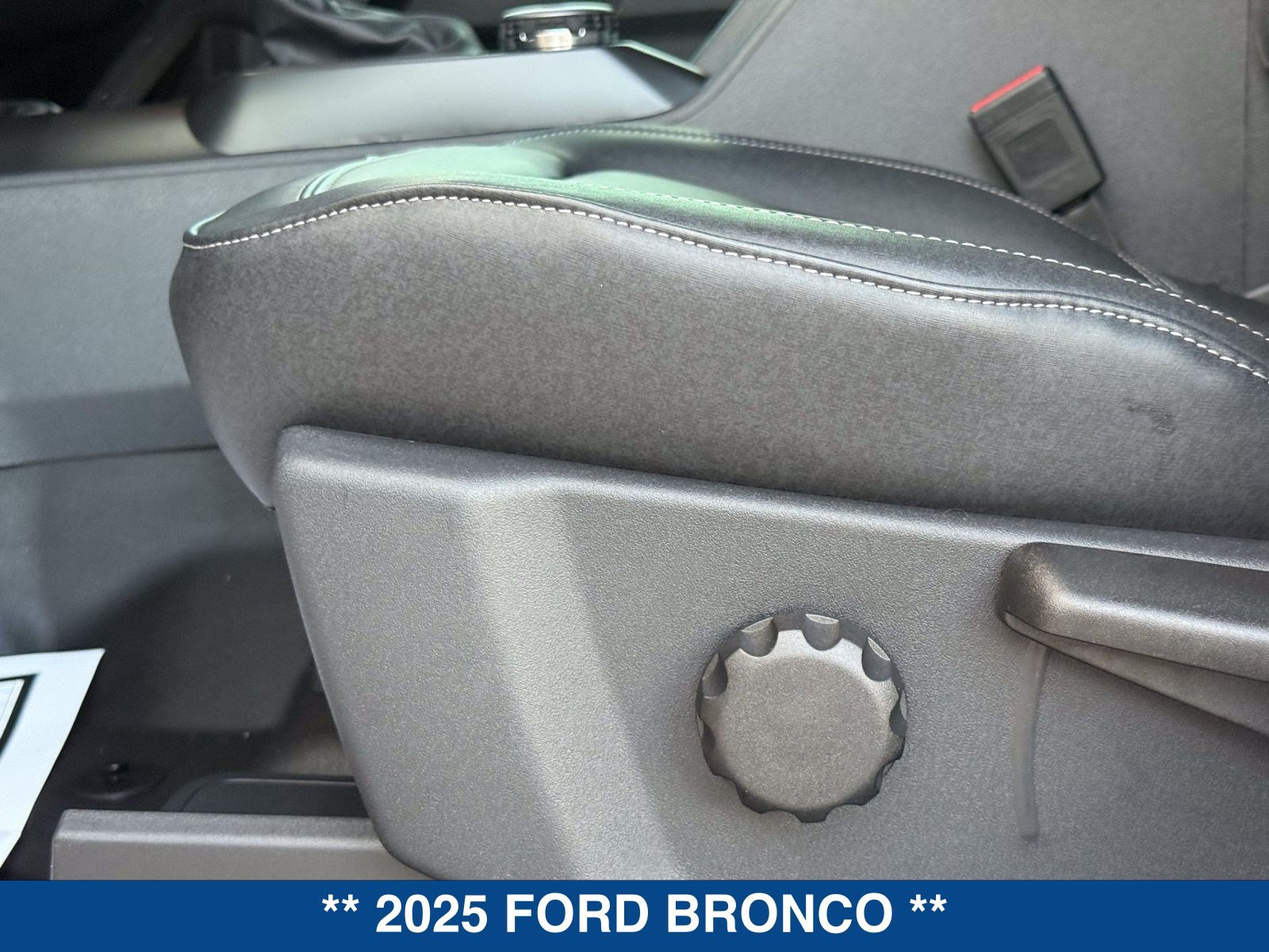 New 2025 Ford Bronco Badlands AWD/4WD image 45