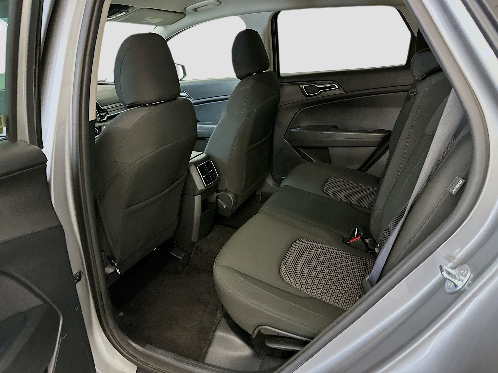 Used 2025 Kia Sportage LX image 28