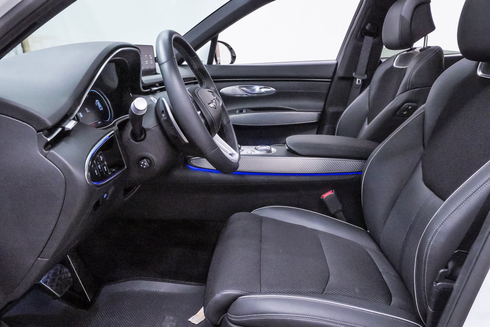 Certified 2025 Genesis GV70 3.5T Sport image 9