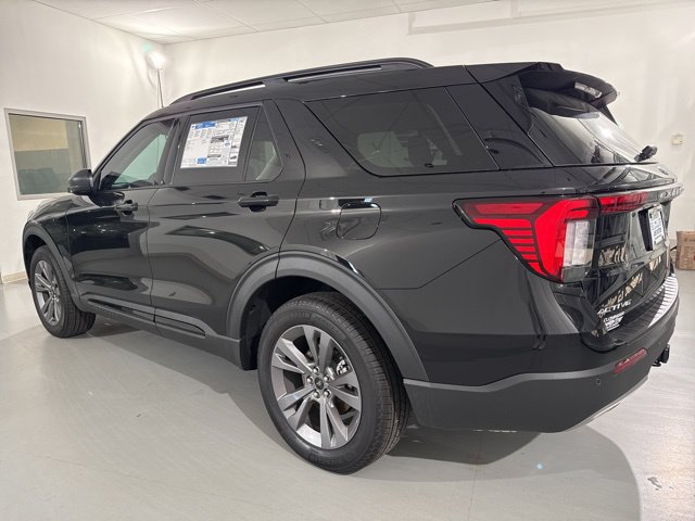 Used 2026 Ford Explorer Active w/ Active Comfort Package AWD/4WD image 5