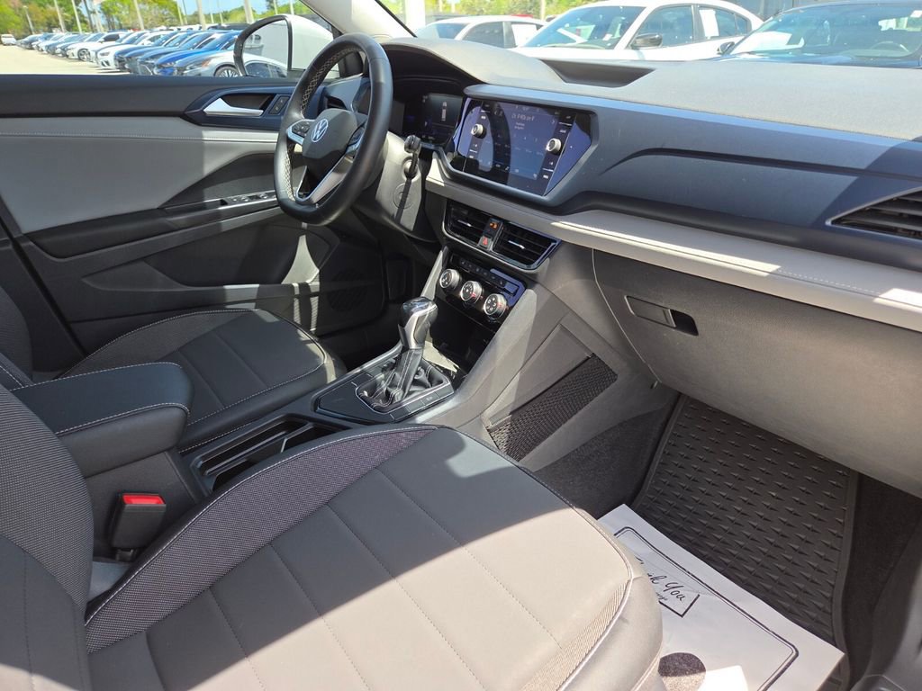 Used 2023 Volkswagen Taos SE image 9