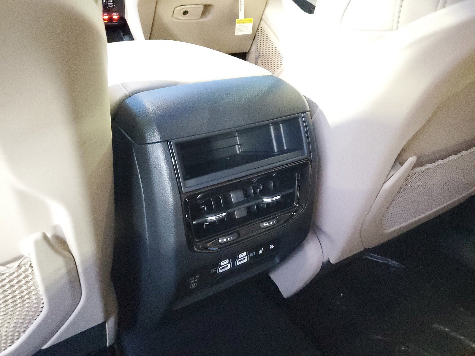 New 2025 Jeep Grand Cherokee Limited w/ Luxury Tech Group II image 16