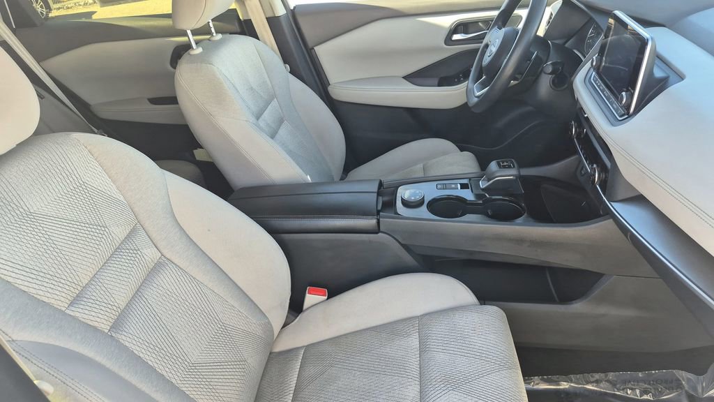 Used 2024 Nissan Rogue SV image 18