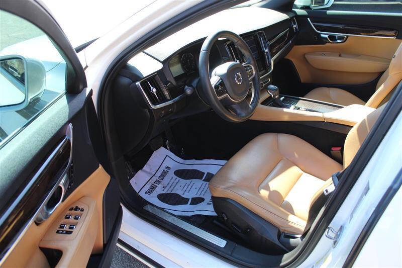 Used 2018 Volvo S90 T5 Momentum w/ Convenience Package image 21