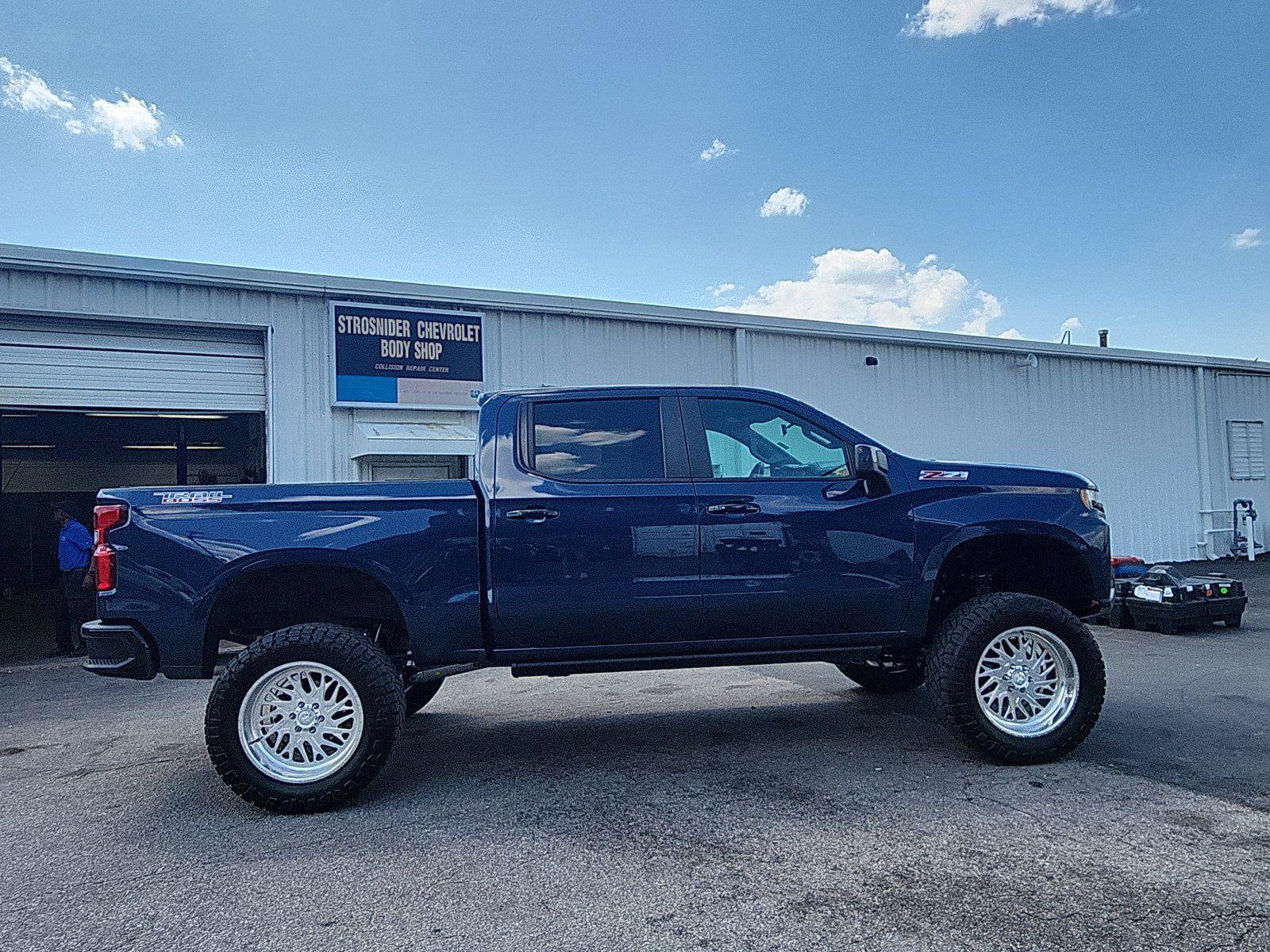 Used 2021 Chevrolet Silverado 1500 LT Trail Boss w/ Bed Protection Package AWD/4WD image 6