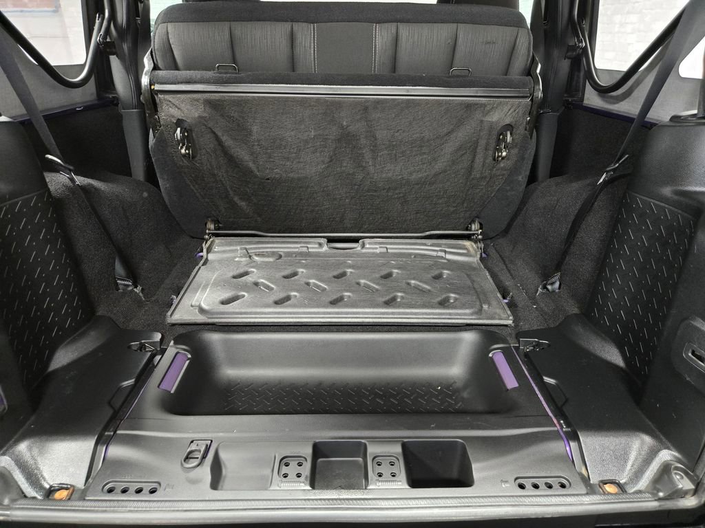 Used 2018 Jeep Wrangler Rubicon w/ Power Convenience Group AWD/4WD image 34