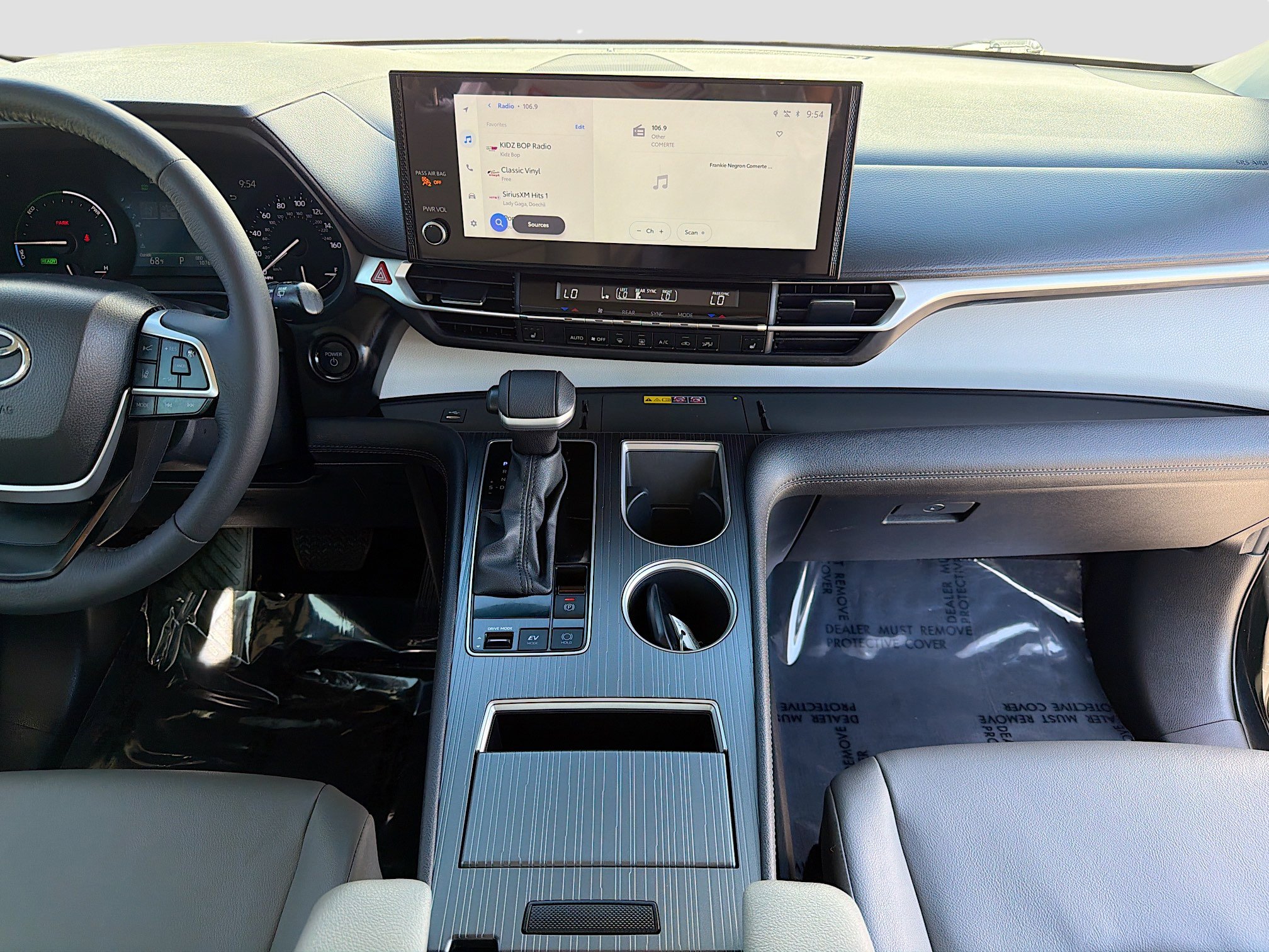 Used 2025 Toyota Sienna XLE w/ XLE Plus Package FWD image 18