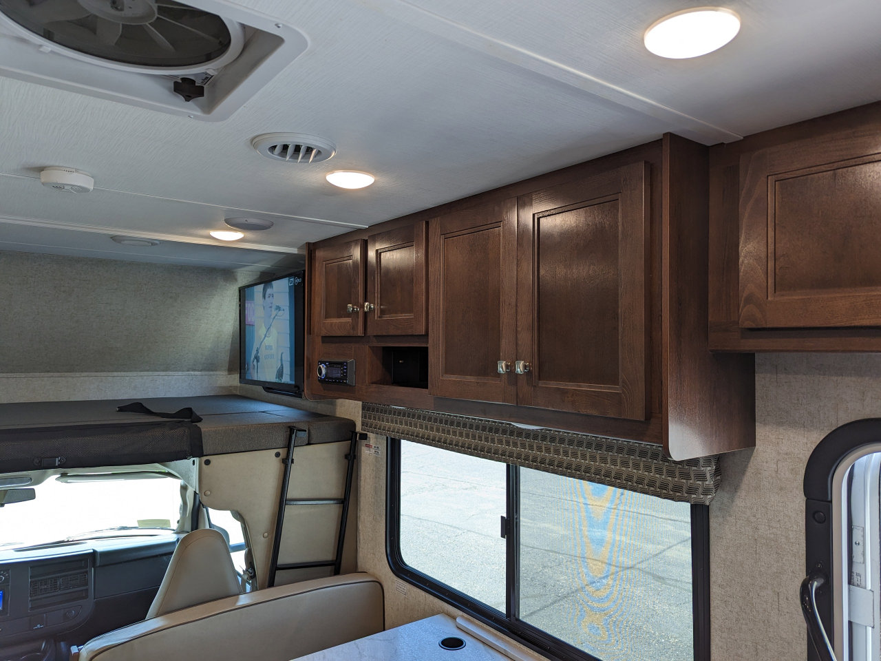 Used 2019 Chevrolet Express 4500 w/ RV Package RWD image 41