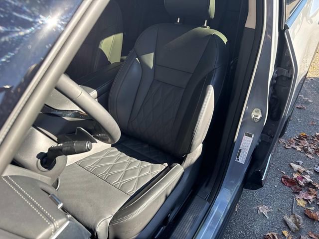 Used 2025 Nissan Rogue Platinum w/ Tech Package image 33